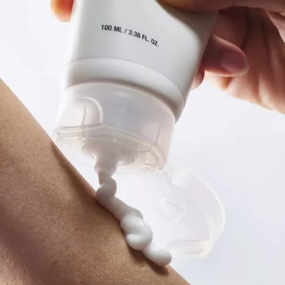 کرم مرطوب کننده صورت آنوا مدل Ceramide 3 Panthenol مناسب برای انواع پوست حجم 100 میلی لیتر